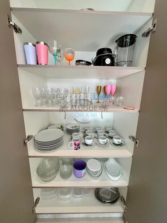 Apartamento para aluguel de temporada em Itapema (Meia Praia)