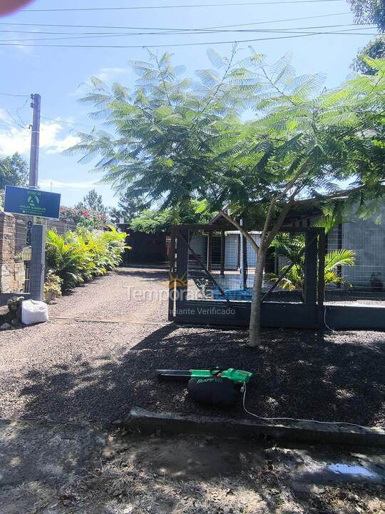Casa para aluguel de temporada em Torres (Itapeva Norte)
