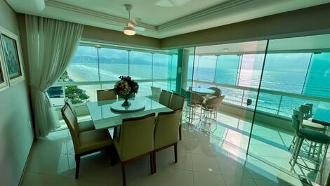 Spectacular penthouse facing the sea in Meia Praia - Itapema