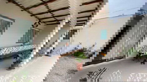 Varanda com mesa 