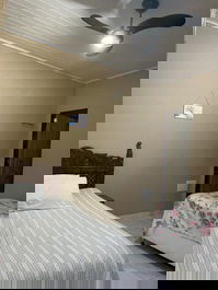 Suíte com cama de casal e cama de solteiro 
