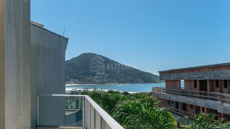 Beautiful Beachfront Triplex on 4 Ilhas Beach