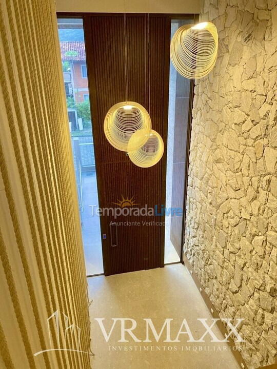 Apartamento para aluguel de temporada em Bombinhas (Praia de Zimbros)