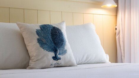 Beach 200m away • 2 Double bedrooms • Wi-fi • Garage • NOMDS