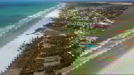 Beach park e praia a 500 metros do duplex