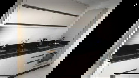 Apartamento Duplex com Hidromassagem no Centro de Bombinhas