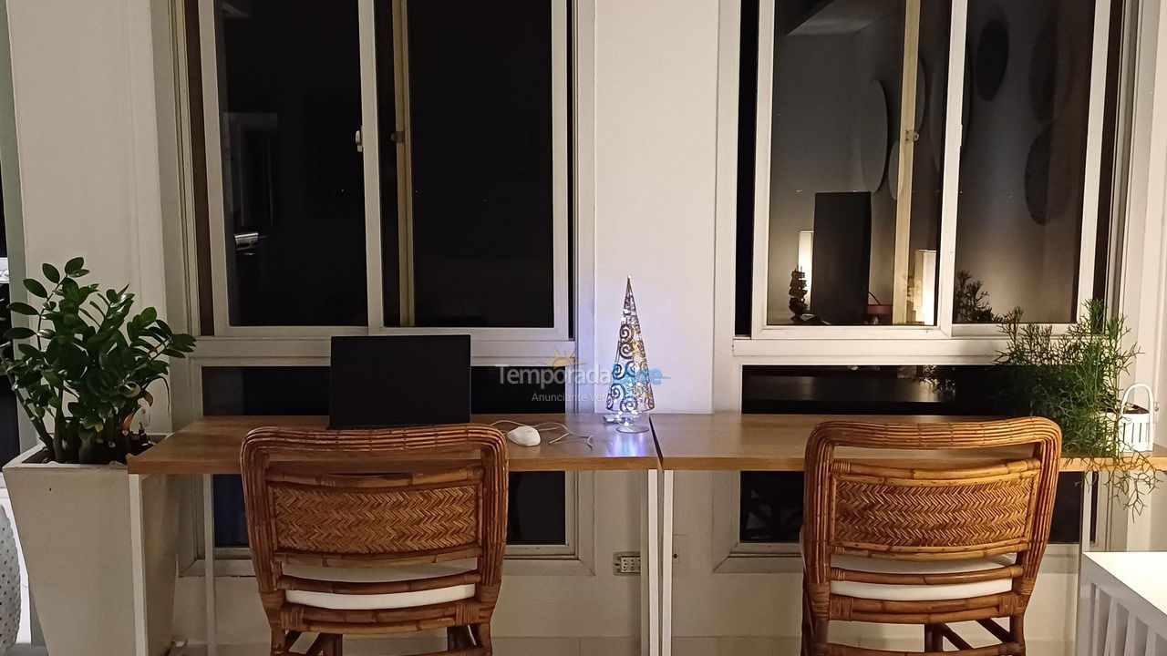 Apartamento para aluguel de temporada em Guarujá (Pitangueiras)