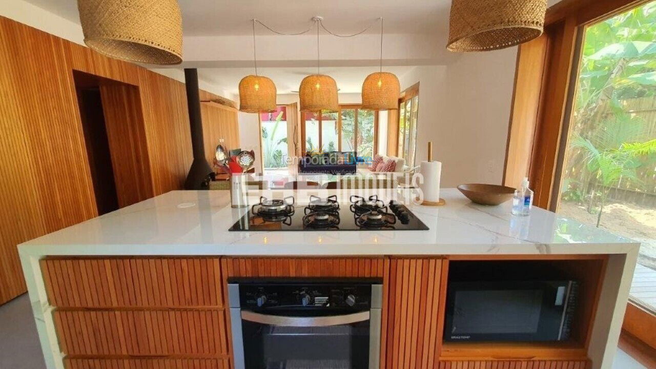 Casa para aluguel de temporada em Ubatuba (Praia de Itamambuca)