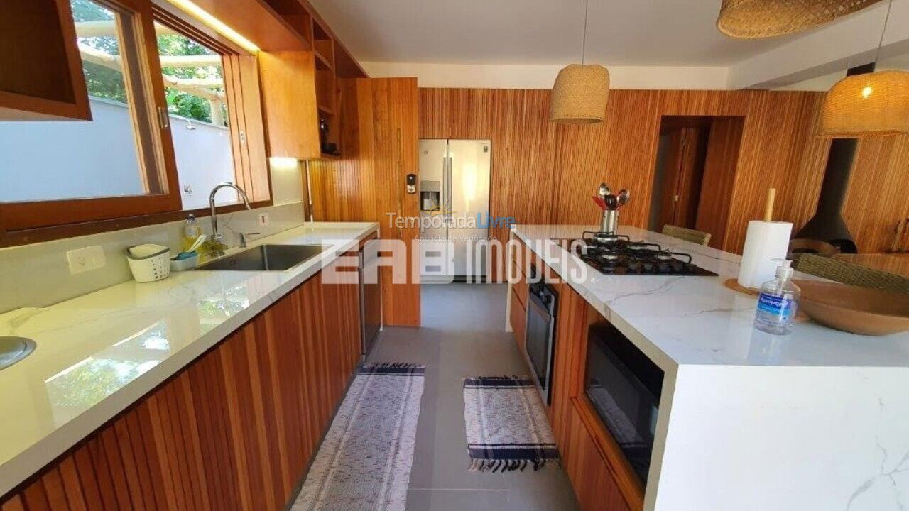 Casa para aluguel de temporada em Ubatuba (Praia de Itamambuca)
