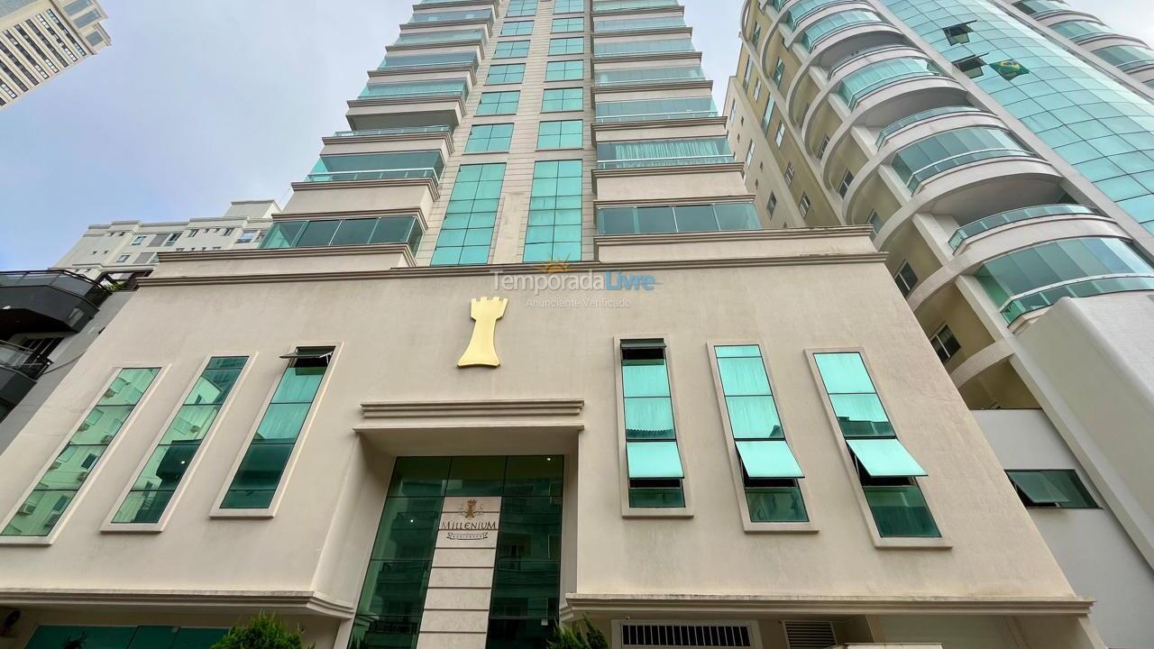 Apartamento para aluguel de temporada em Itapema (Meia Praia)