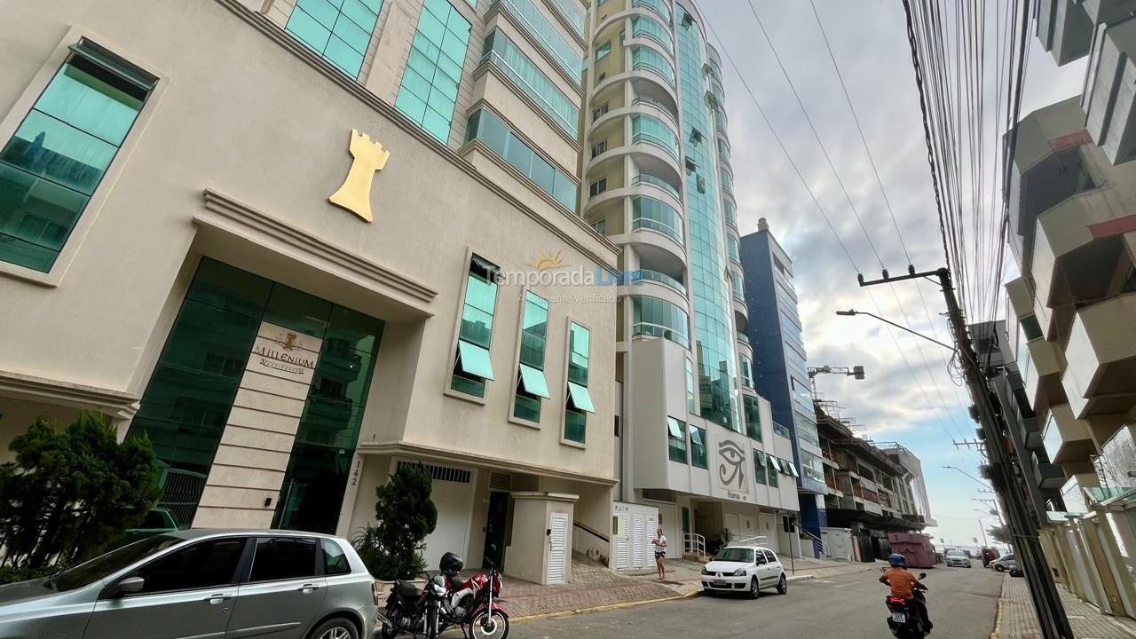 Apartamento para aluguel de temporada em Itapema (Meia Praia)