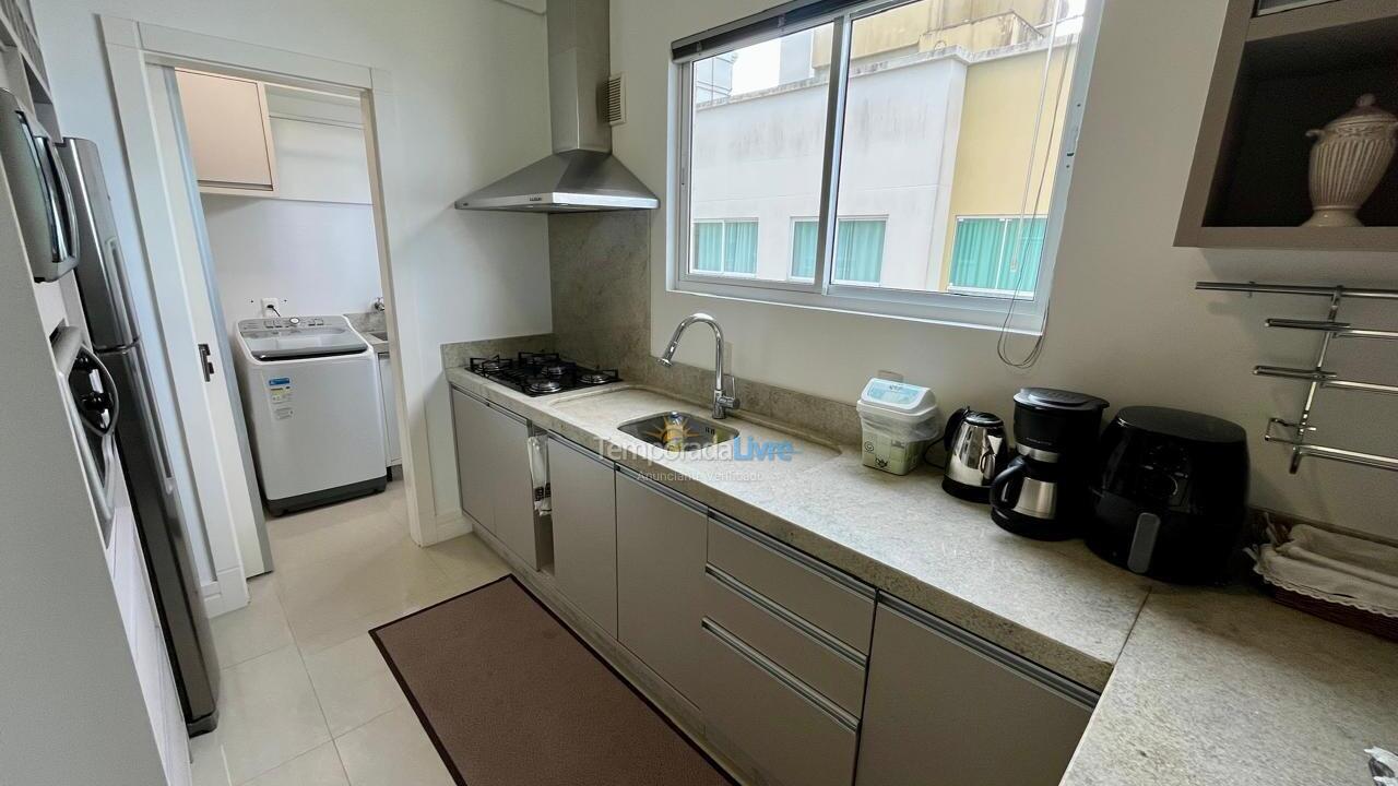 Apartamento para aluguel de temporada em Itapema (Meia Praia)