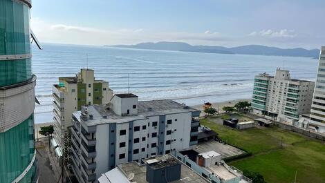 Cobertura na Quadra do Mar em Meia Praia 3 suítes