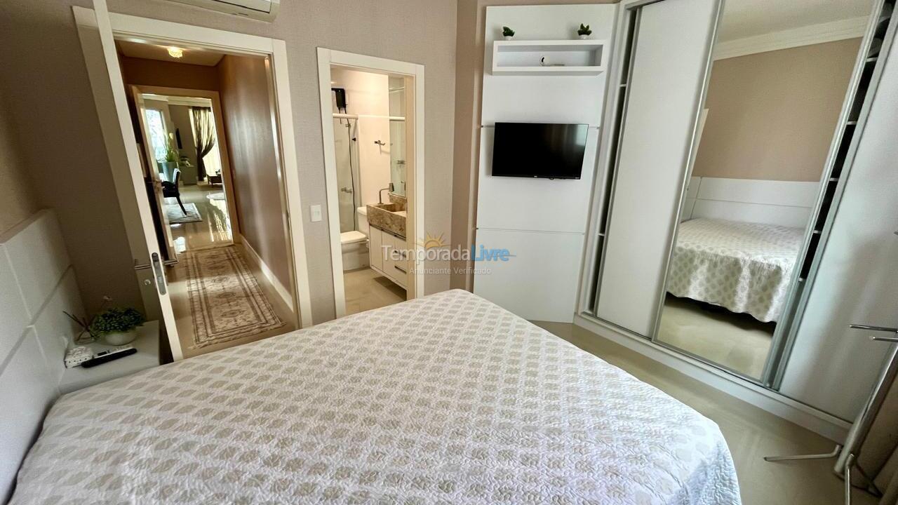 Apartamento para aluguel de temporada em Itapema (Meia Praia)