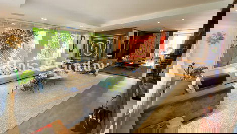 EXCLUSIVA MODERNA 4 SUÍTES JURERE INTERNACIONAL