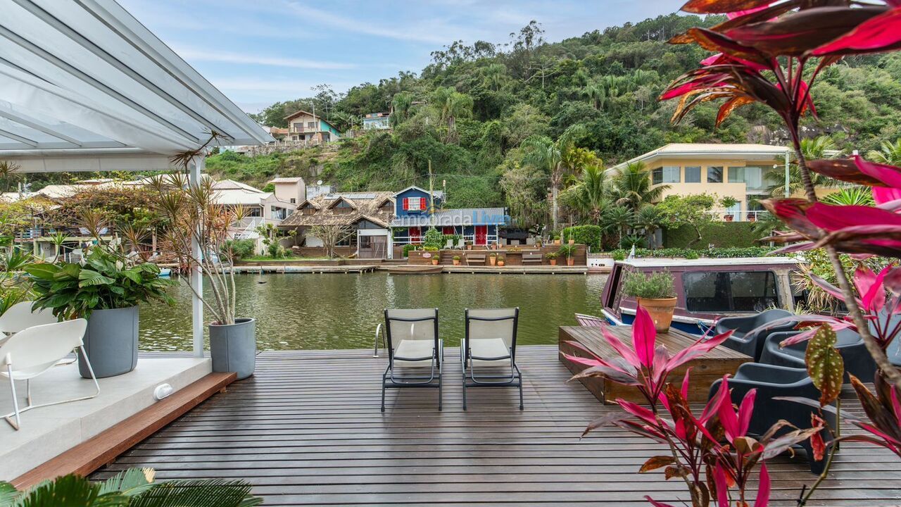 House for vacation rental in Florianópolis (Barra da Lagoa)