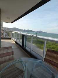 Conforto e Praticidade! Lindo Apto Beira Mar