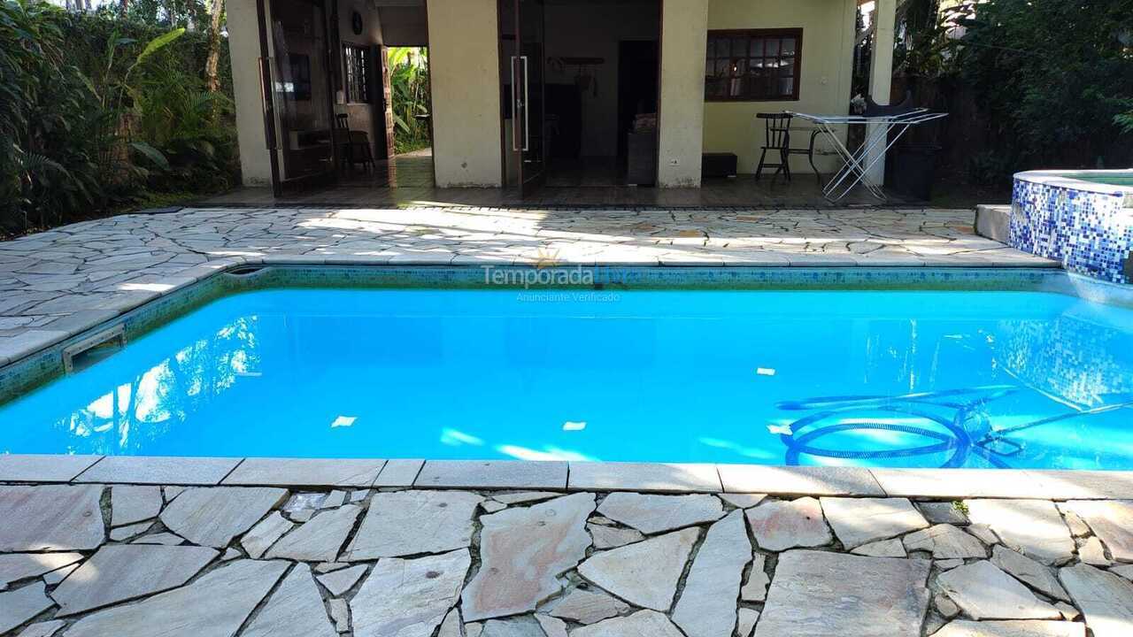 Casa para aluguel de temporada em Ubatuba (Pereque Mirim)