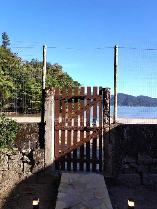 Casa para aluguel de temporada em Ubatuba (Pereque Mirim)