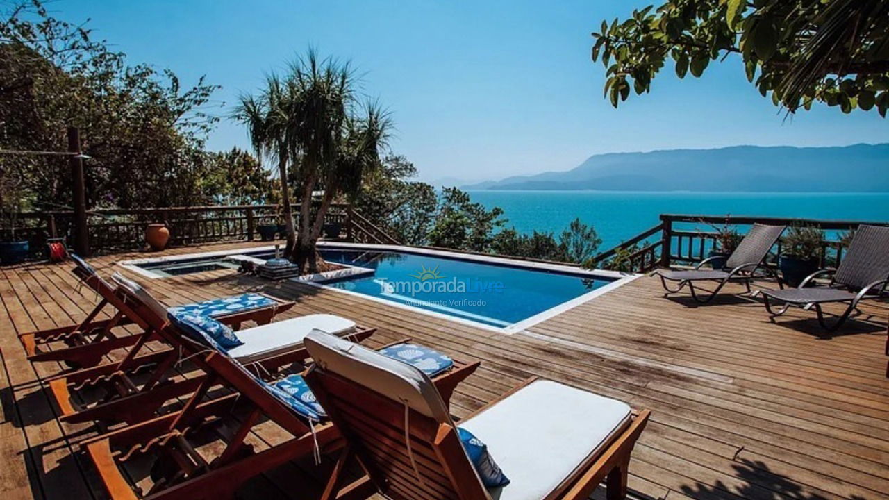 House for vacation rental in Ilhabela (São Pedro)