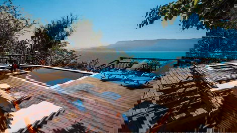 Charming house facing the sea in Ilhabela