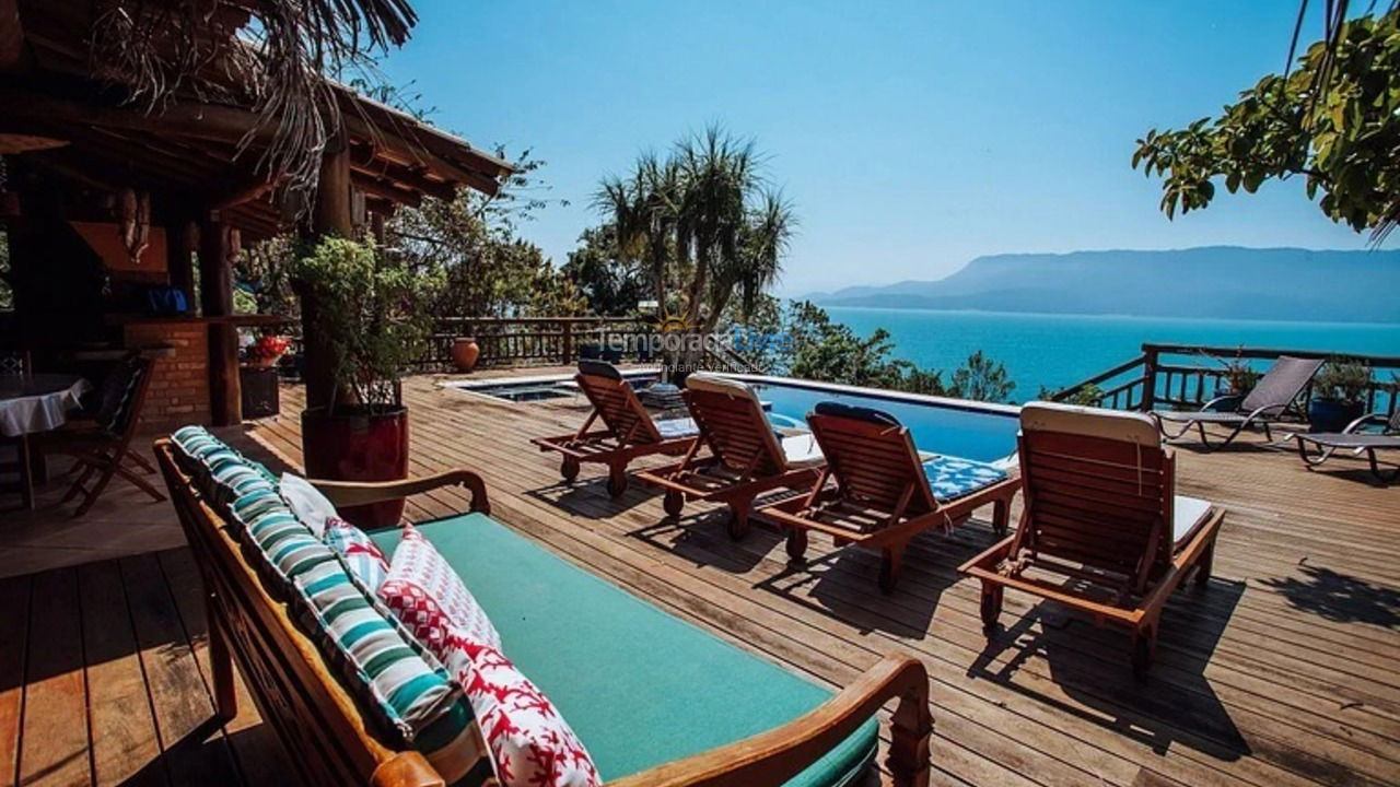 House for vacation rental in Ilhabela (São Pedro)