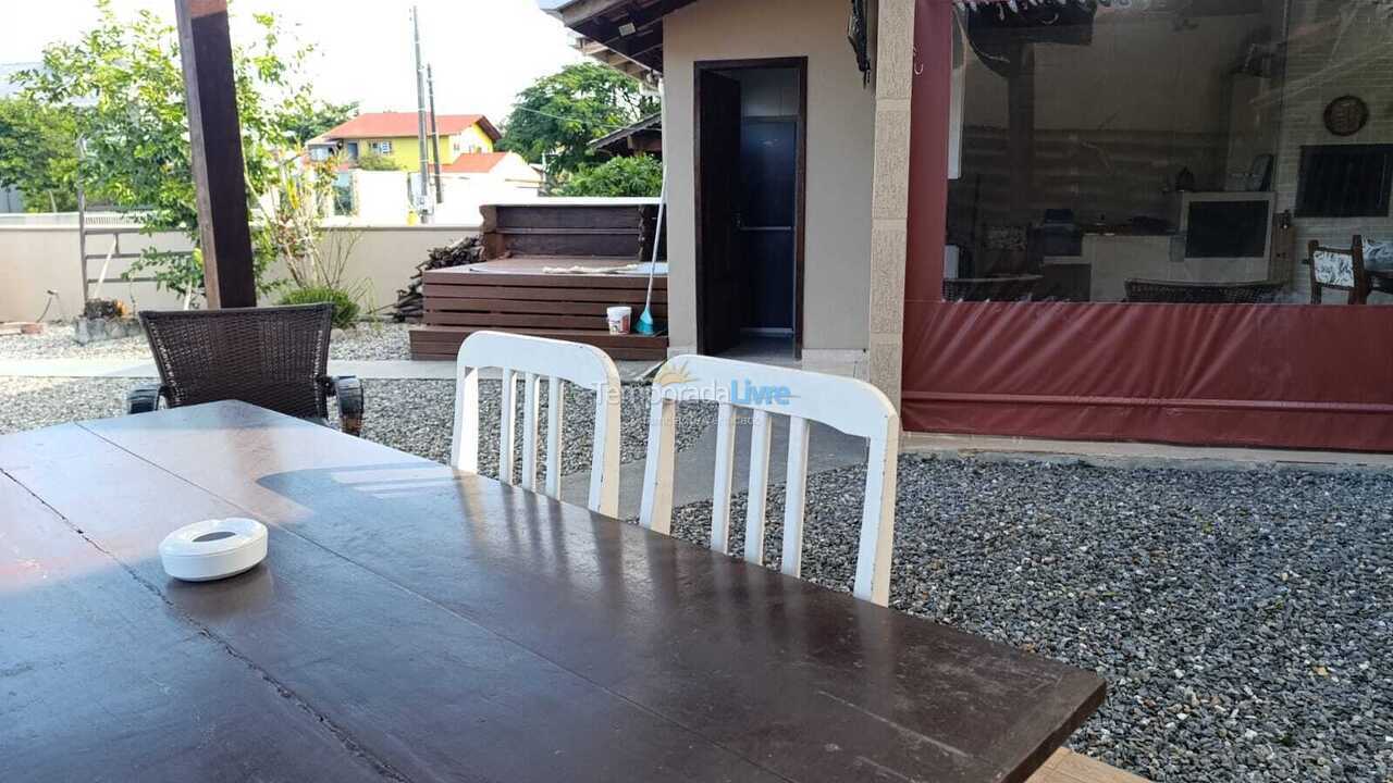 Casa para aluguel de temporada em Bombinhas (Morrinhos)
