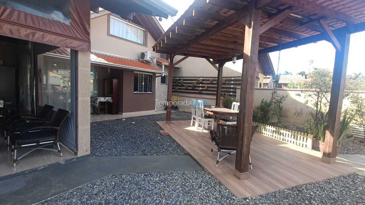 Casa para aluguel de temporada em Bombinhas (Morrinhos)