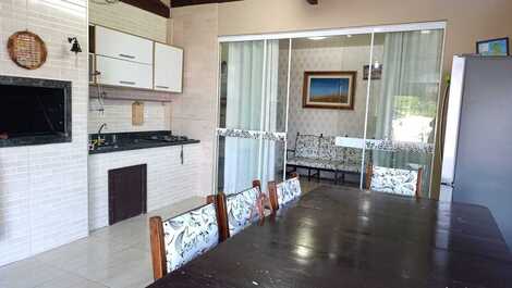 CASA AMPLA COM 4 QUARTOS DE CASAL EM MORRINHOS