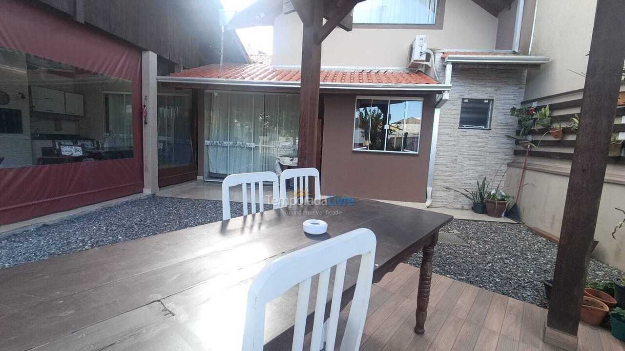 Casa para aluguel de temporada em Bombinhas (Morrinhos)