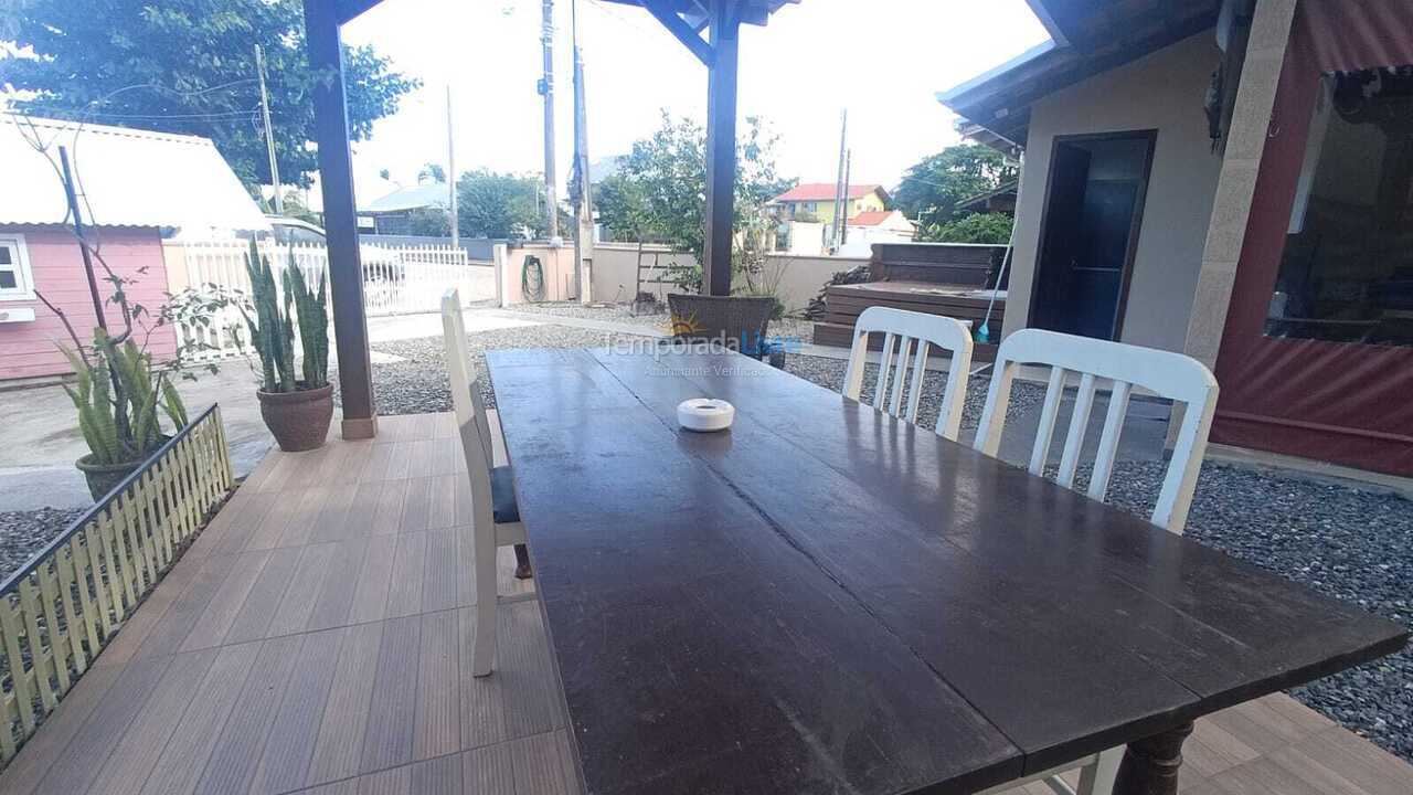 Casa para aluguel de temporada em Bombinhas (Morrinhos)