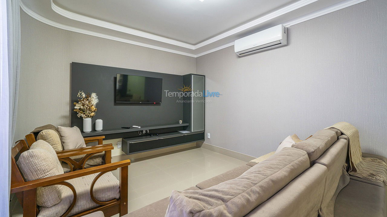 Apartamento para aluguel de temporada em Bombinhas (Praia de Quatro Ilhas)