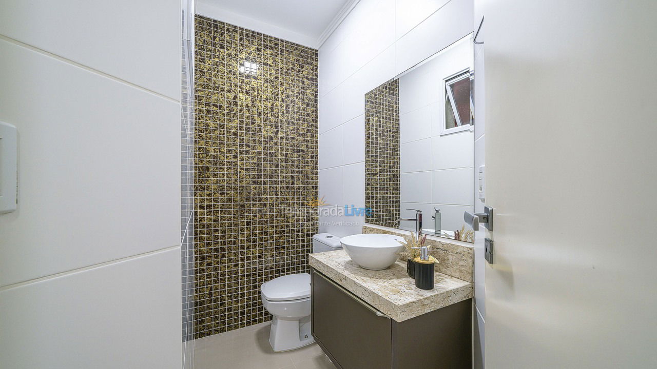 Apartamento para aluguel de temporada em Bombinhas (Praia de Quatro Ilhas)