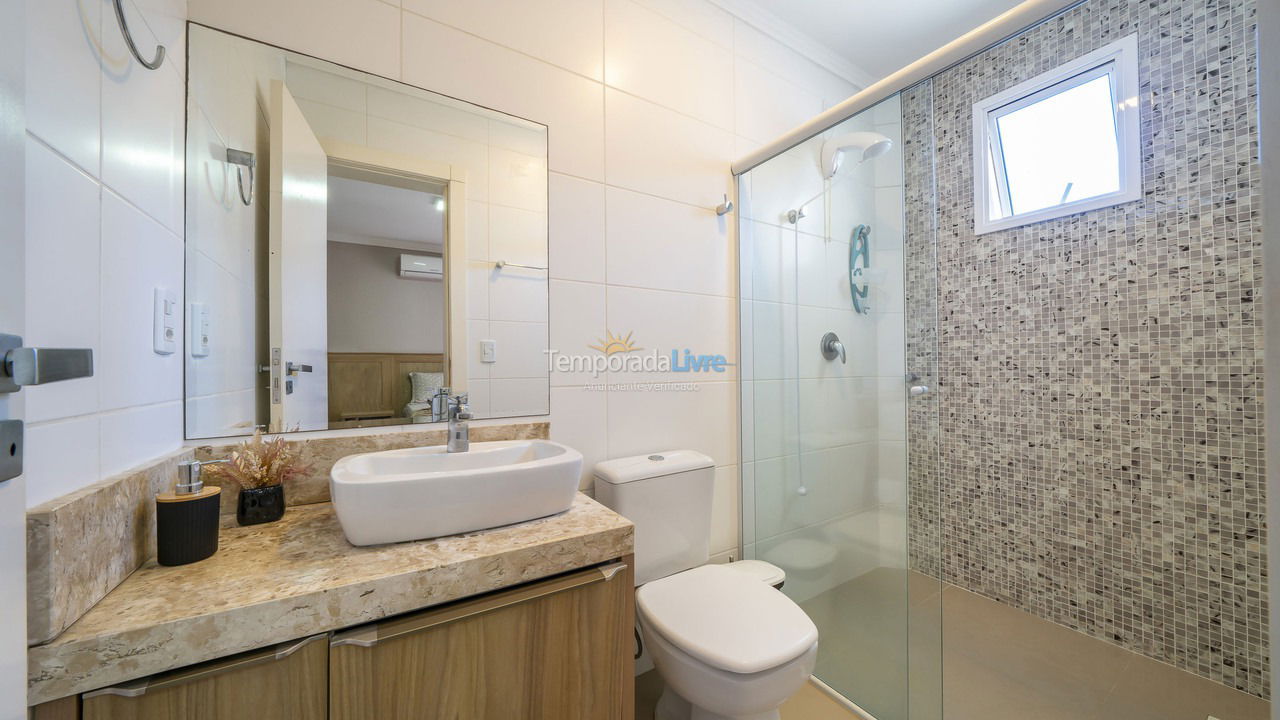 Apartamento para aluguel de temporada em Bombinhas (Praia de Quatro Ilhas)