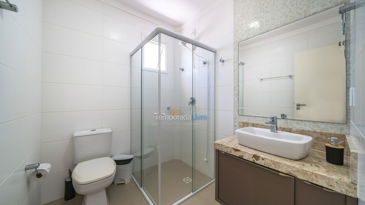 Apartamento para aluguel de temporada em Bombinhas (Praia de Quatro Ilhas)