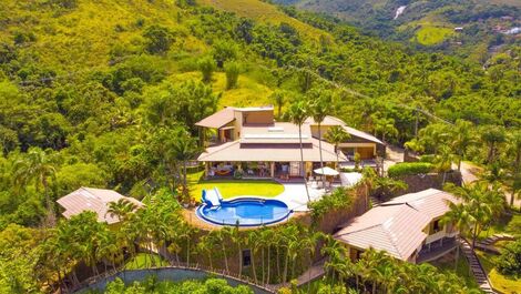 Comfortable and charming house with sea view