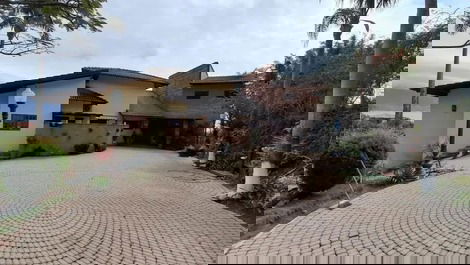 Comfortable and charming house with sea view