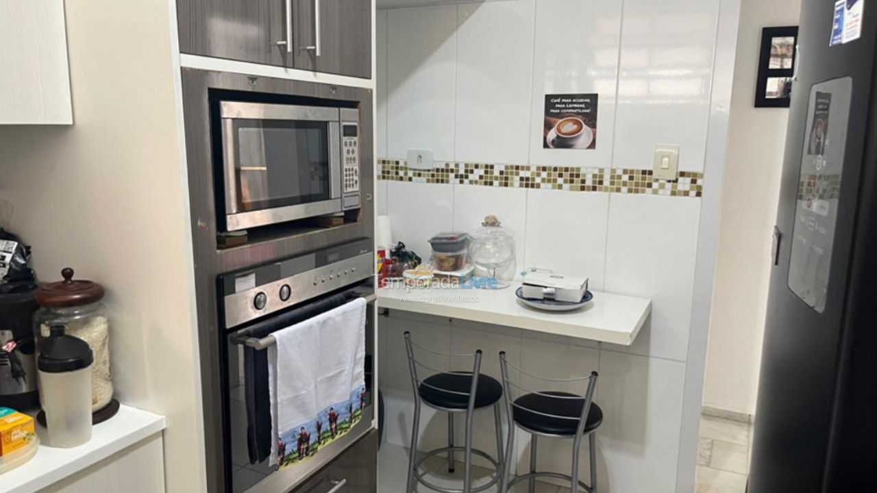 Apartamento para aluguel de temporada em Guarujá (Pitangueiras)