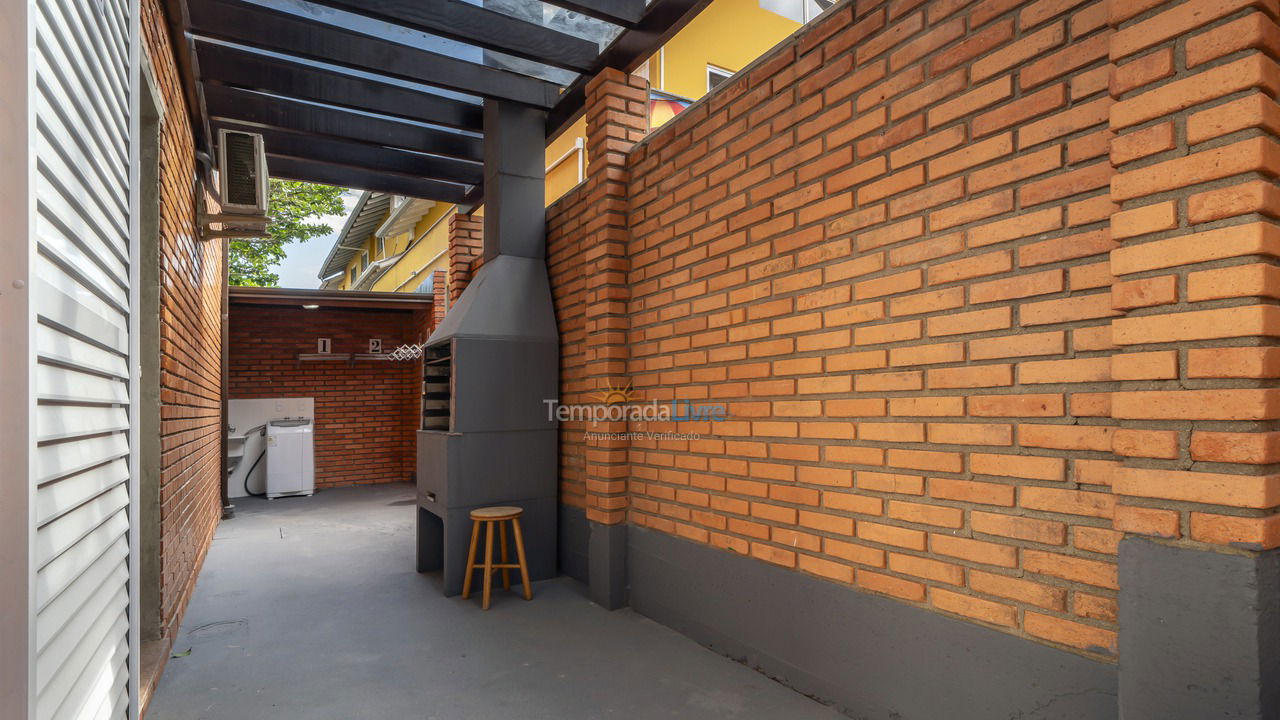 Apartment for vacation rental in Bombinhas (Praia de Quatro Ilhas)
