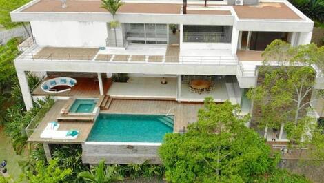 Casa de lujo con vistas al mar