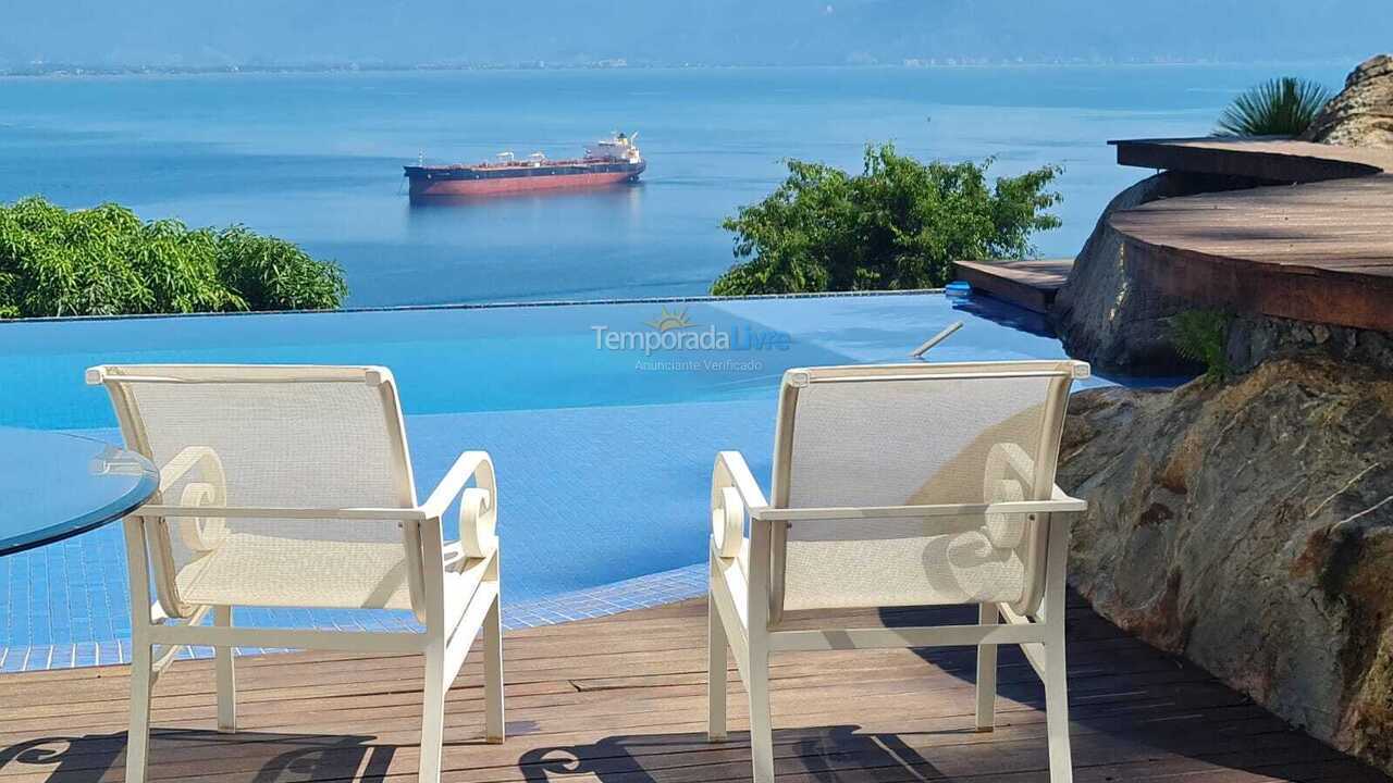 Casa para alquiler de vacaciones em Ilhabela (Arrozal)