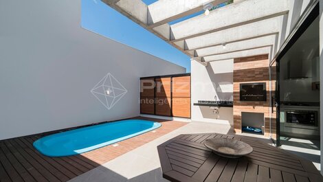 Lindo duplex geminado na Praia de Mariscal.