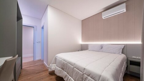 505 - Suite en una ubicación increíble: Playa de Bombinhas a 120 m