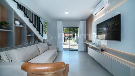 Lindo duplex geminado na Praia de Mariscal.