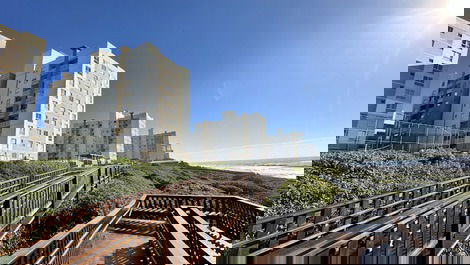 701 Beautiful apartment facing the sea, with private beach.