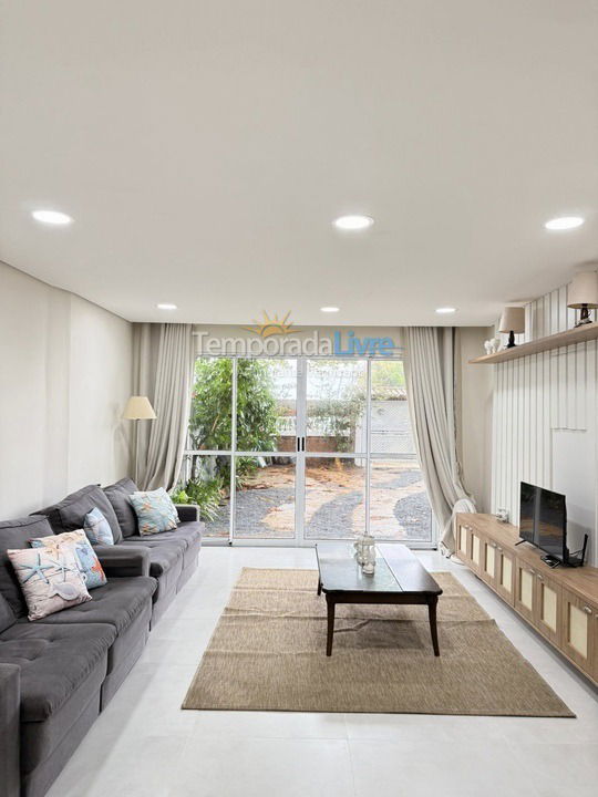 Casa para alquiler de vacaciones em Bertioga (Jardim Indaiá)