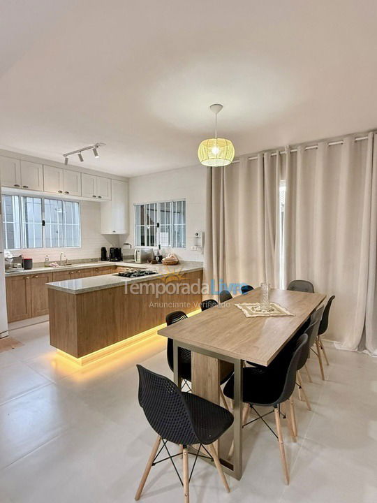 Casa para alquiler de vacaciones em Bertioga (Jardim Indaiá)