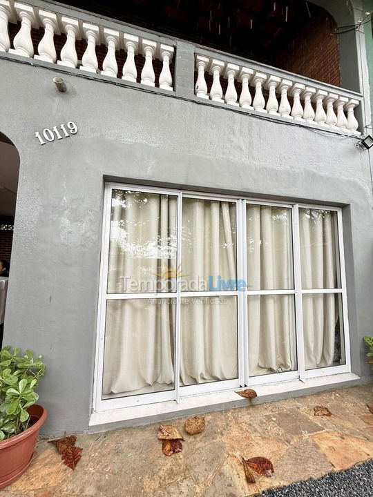 Casa para alquiler de vacaciones em Bertioga (Jardim Indaiá)