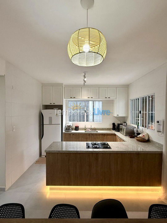 Casa para alquiler de vacaciones em Bertioga (Jardim Indaiá)
