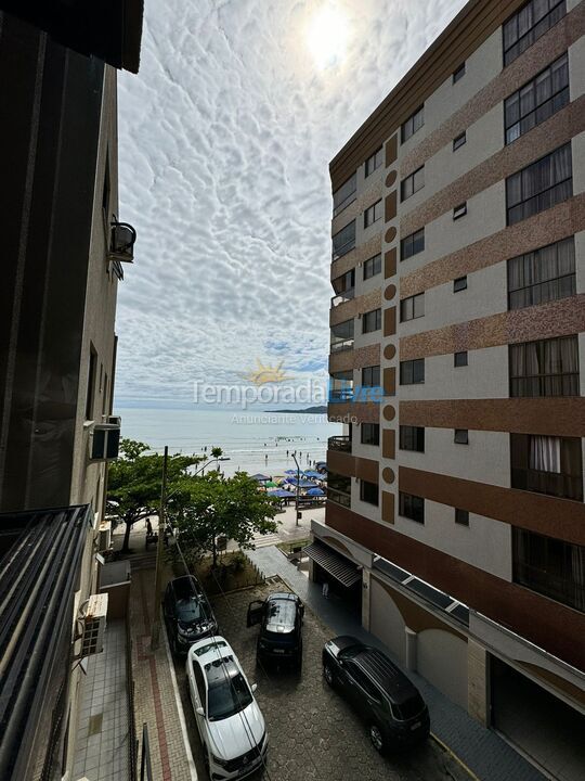 Apartamento para aluguel de temporada em Itapema (Meia Praia)